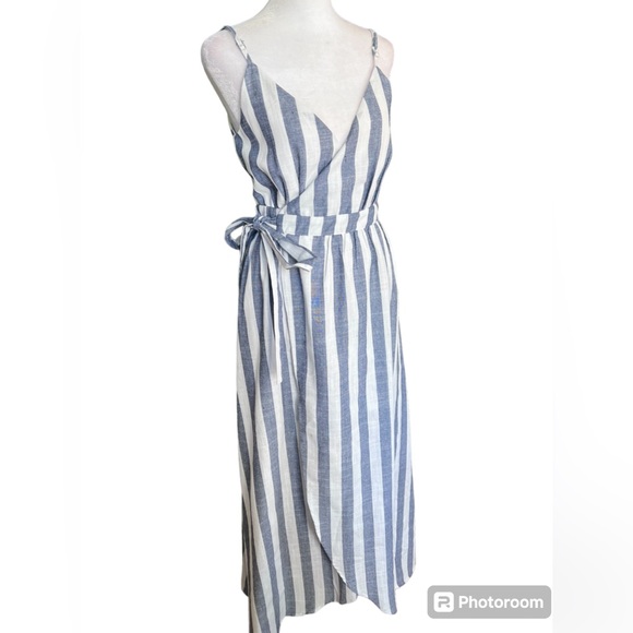 Listicle NEW Stipe Down Blue and white Wrap Maxi Dress Linen Style Size Small - Picture 7 of 12